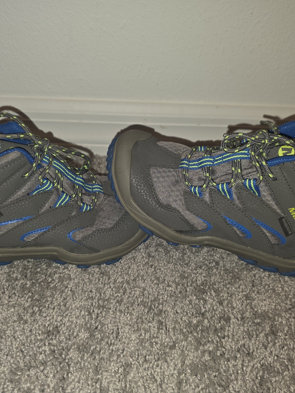 Merrell Chameleon 7 Access Mid Size 2.5M Gray Waterproof Hiking Boots